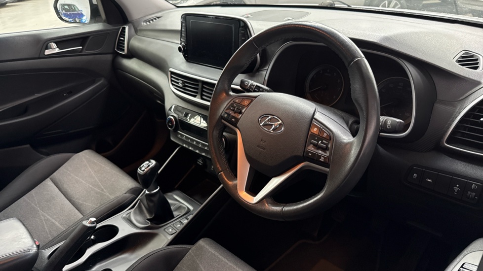 Hyundai TUCSON 1.6 GDi SE Nav 5dr 2WD Petrol Estate - Image 11