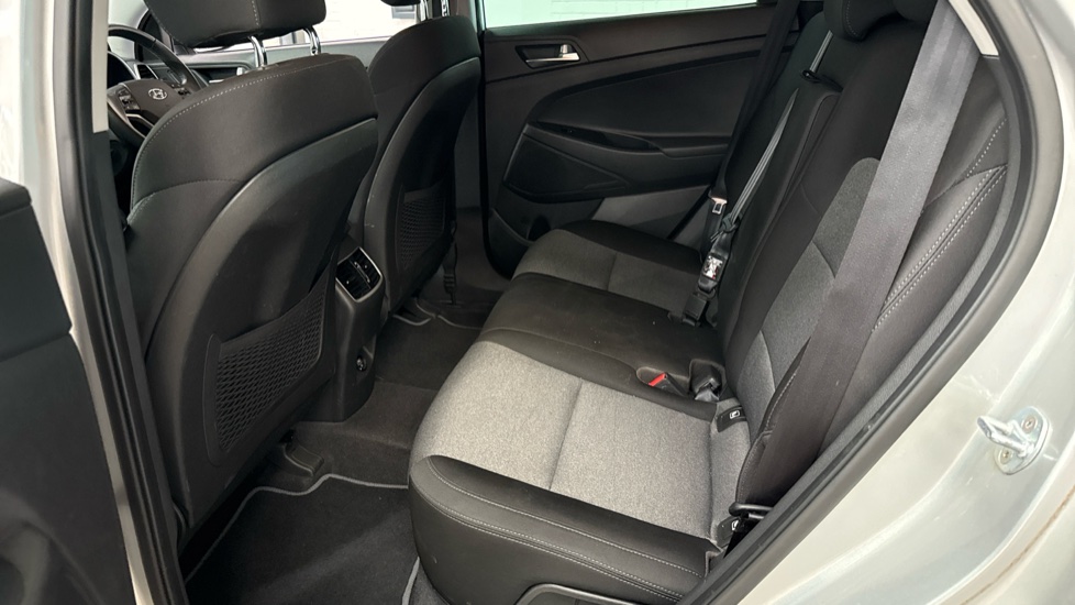 Hyundai TUCSON 1.6 GDi SE Nav 5dr 2WD Petrol Estate - Image 16