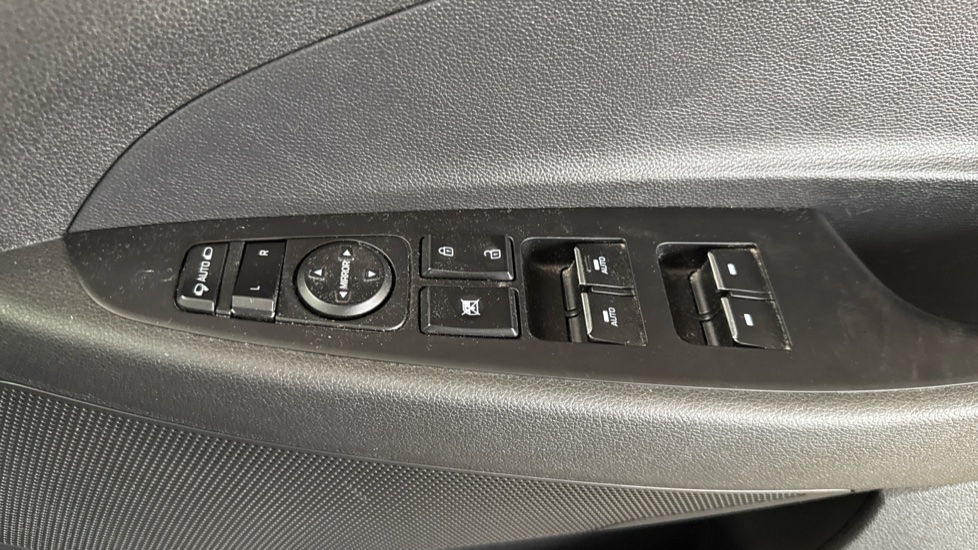 Hyundai TUCSON 1.6 GDi SE Nav 5dr 2WD Petrol Estate - Image 28