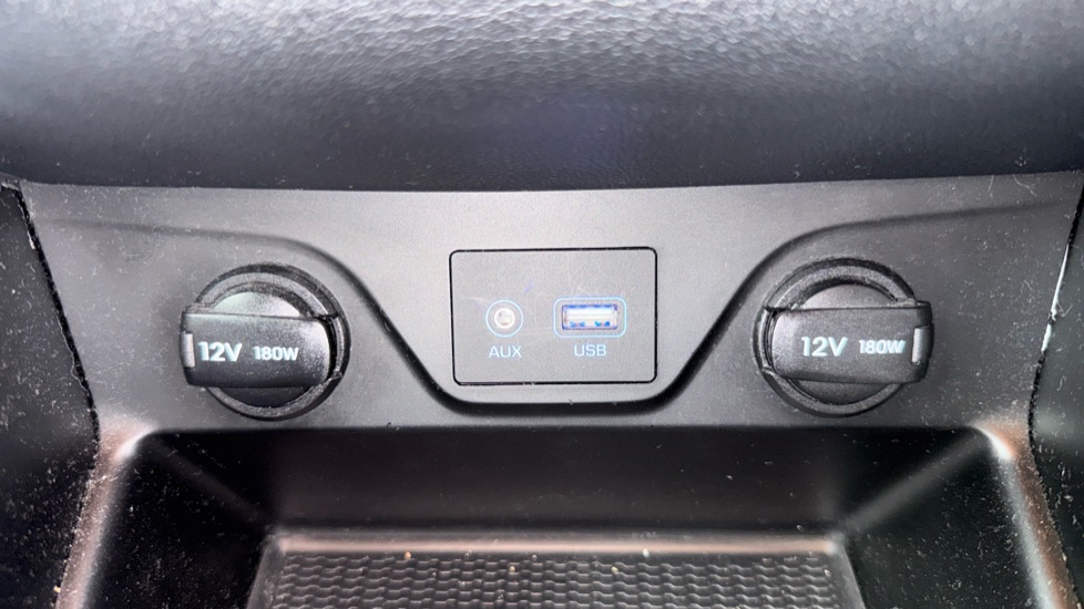 Hyundai TUCSON 1.6 GDi SE Nav 5dr 2WD Petrol Estate - Image 35