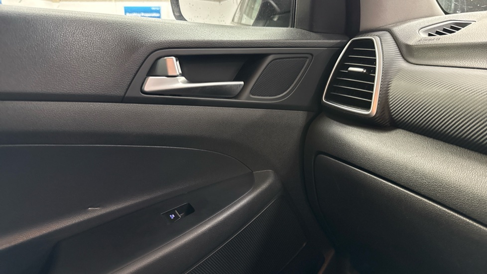 Hyundai TUCSON 1.6 GDi SE Nav 5dr 2WD Petrol Estate - Image 37