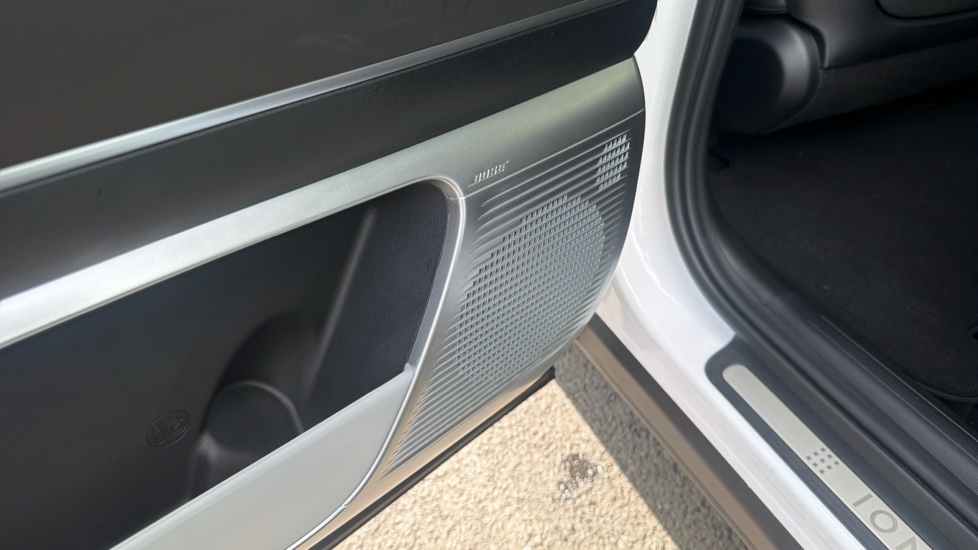 Hyundai IONIQ 9 226kW Ultimate 110kWh 5dr AWD Auto Electric Estate - Image 24