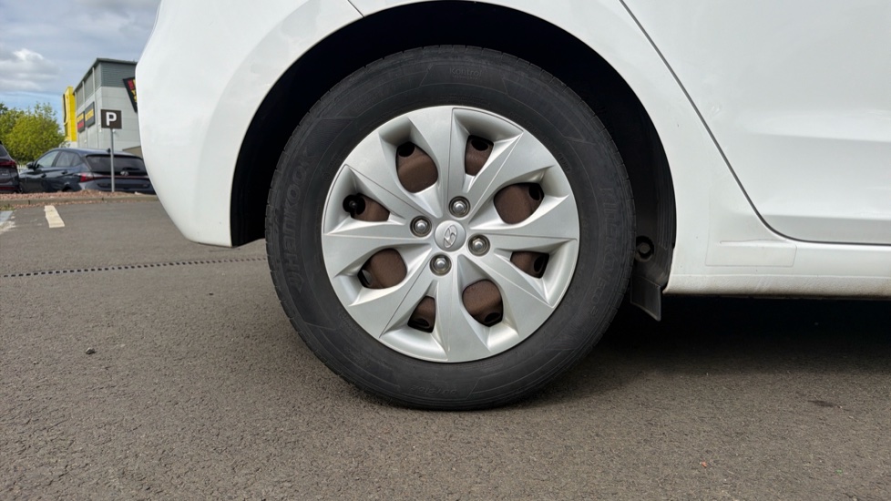 Hyundai i20 1.2 MPi S Connect 5dr Petrol Hatchback - Image 7