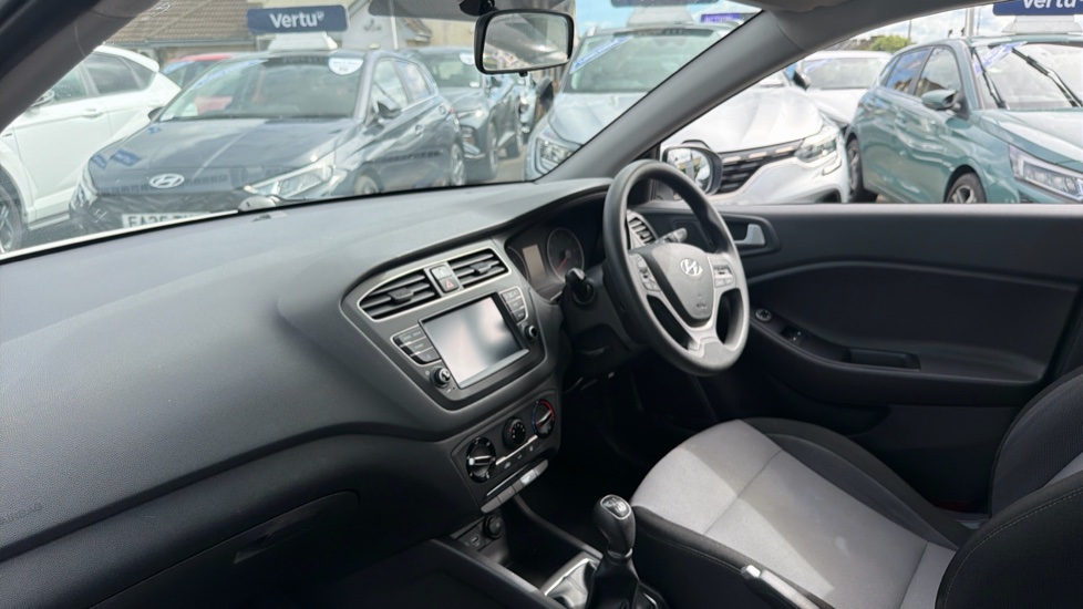 Hyundai i20 1.2 MPi S Connect 5dr Petrol Hatchback - Image 9