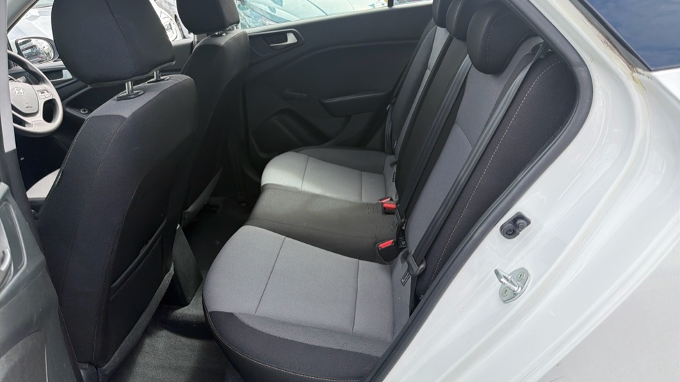 Hyundai i20 1.2 MPi S Connect 5dr Petrol Hatchback - Image 12