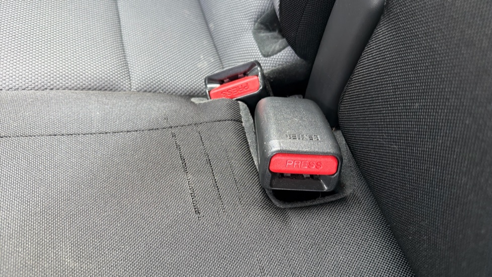 Hyundai i20 1.2 MPi S Connect 5dr Petrol Hatchback - Image 13