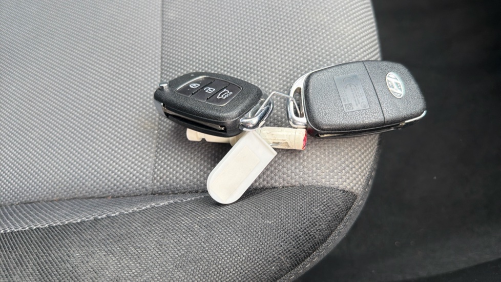 Hyundai i20 1.2 MPi S Connect 5dr Petrol Hatchback - Image 16