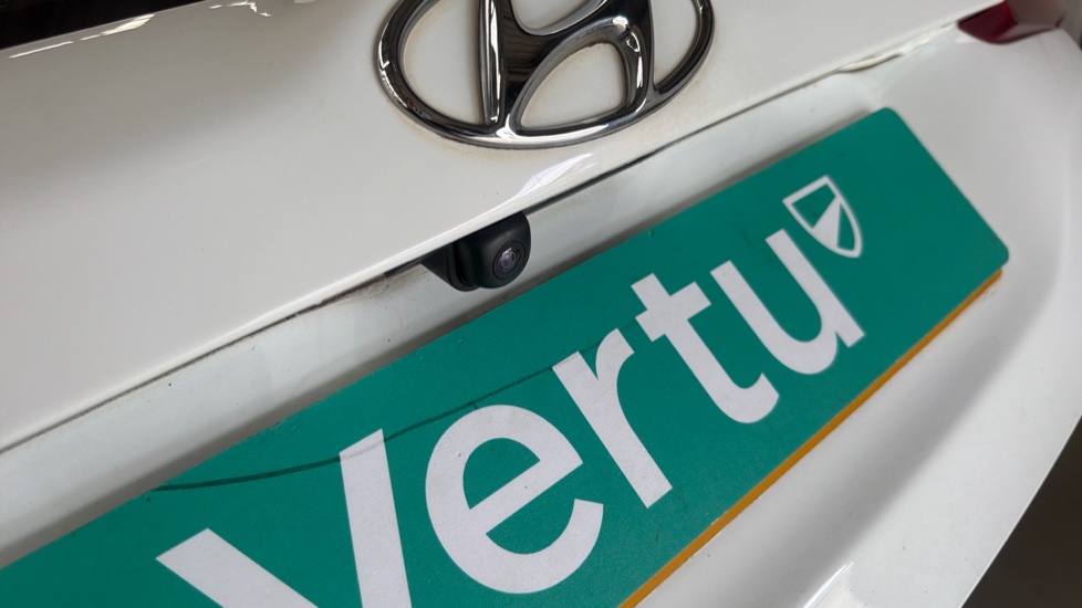 Hyundai i20 1.2 MPi S Connect 5dr Petrol Hatchback - Image 19