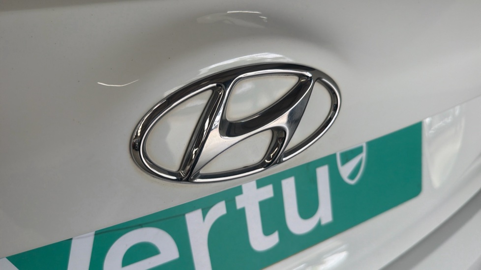 Hyundai i20 1.2 MPi S Connect 5dr Petrol Hatchback - Image 23
