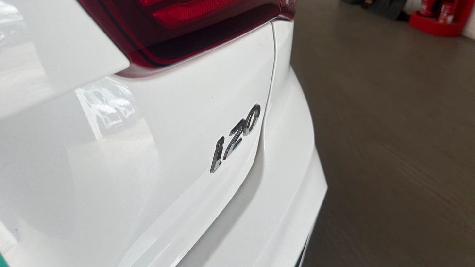 Hyundai i20 1.2 MPi S Connect 5dr Petrol Hatchback - Image 24