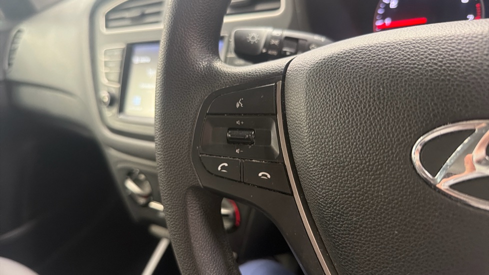 Hyundai i20 1.2 MPi S Connect 5dr Petrol Hatchback - Image 32