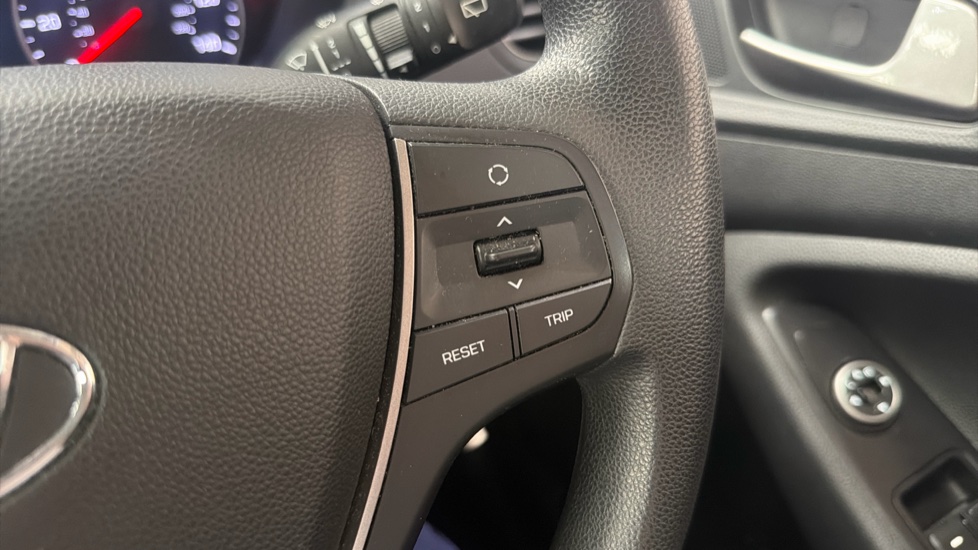 Hyundai i20 1.2 MPi S Connect 5dr Petrol Hatchback - Image 33