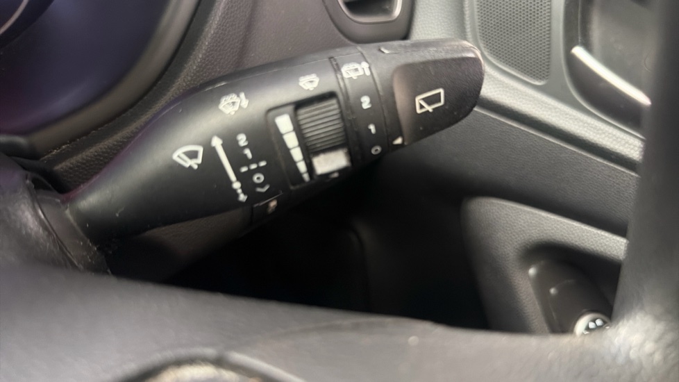 Hyundai i20 1.2 MPi S Connect 5dr Petrol Hatchback - Image 35