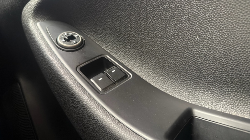 Hyundai i20 1.2 MPi S Connect 5dr Petrol Hatchback - Image 37