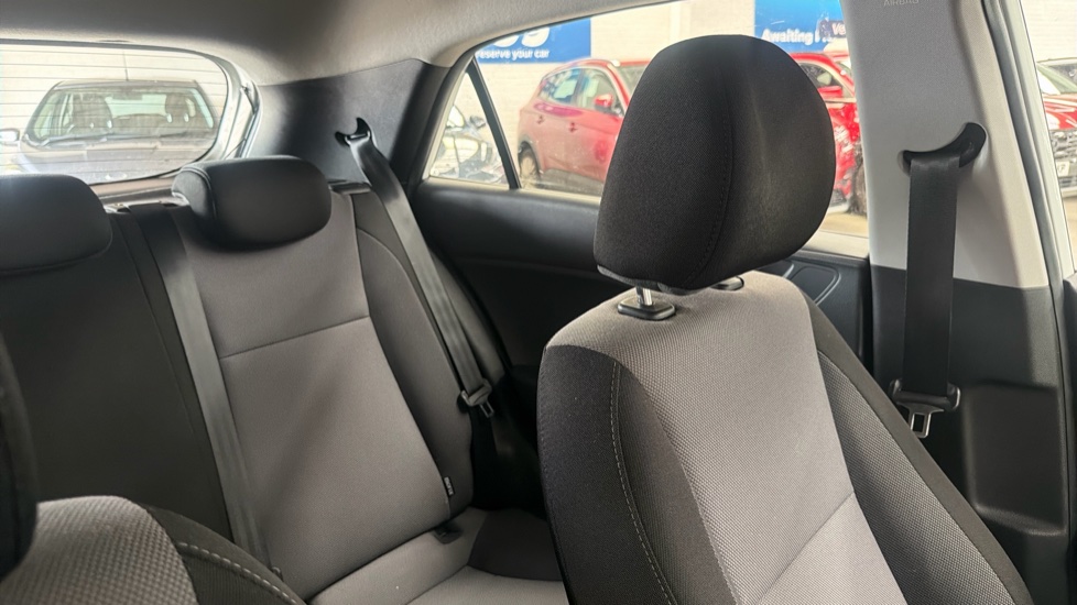 Hyundai i20 1.2 MPi S Connect 5dr Petrol Hatchback - Image 40