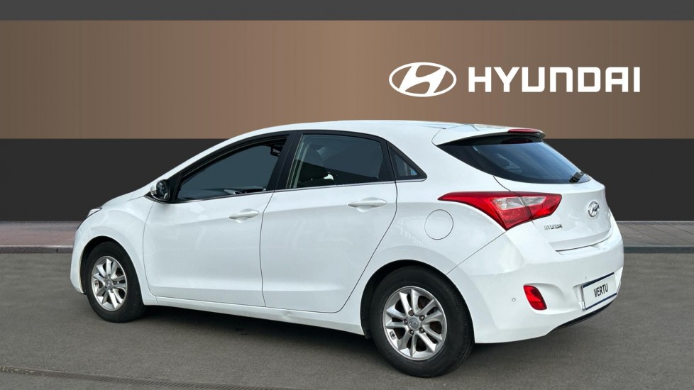 Hyundai i30 1.6 CRDi Blue Drive SE Nav 5dr Diesel Hatchback - Image 2