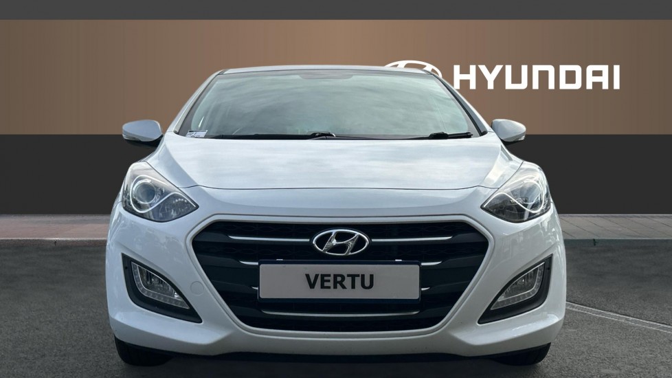 Hyundai i30 1.6 CRDi Blue Drive SE Nav 5dr Diesel Hatchback - Image 3