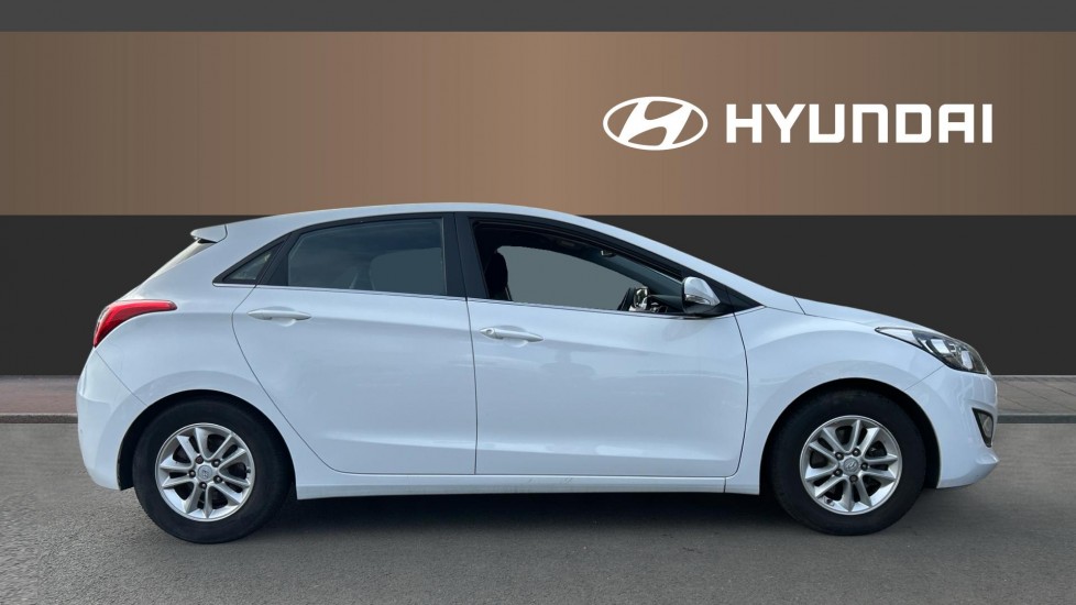Hyundai i30 1.6 CRDi Blue Drive SE Nav 5dr Diesel Hatchback - Image 5