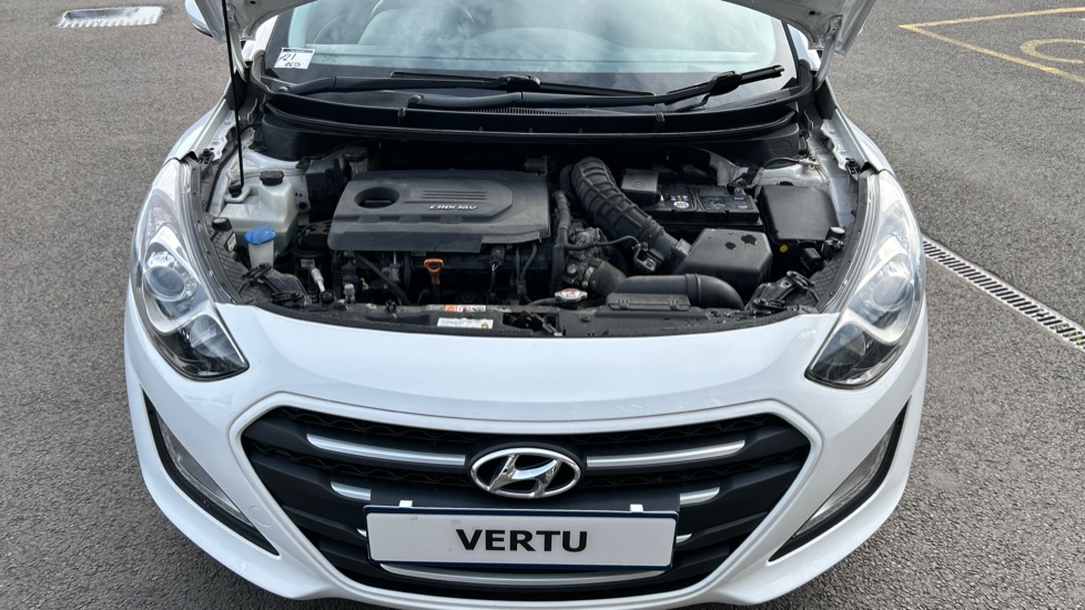 Hyundai i30 1.6 CRDi Blue Drive SE Nav 5dr Diesel Hatchback - Image 8