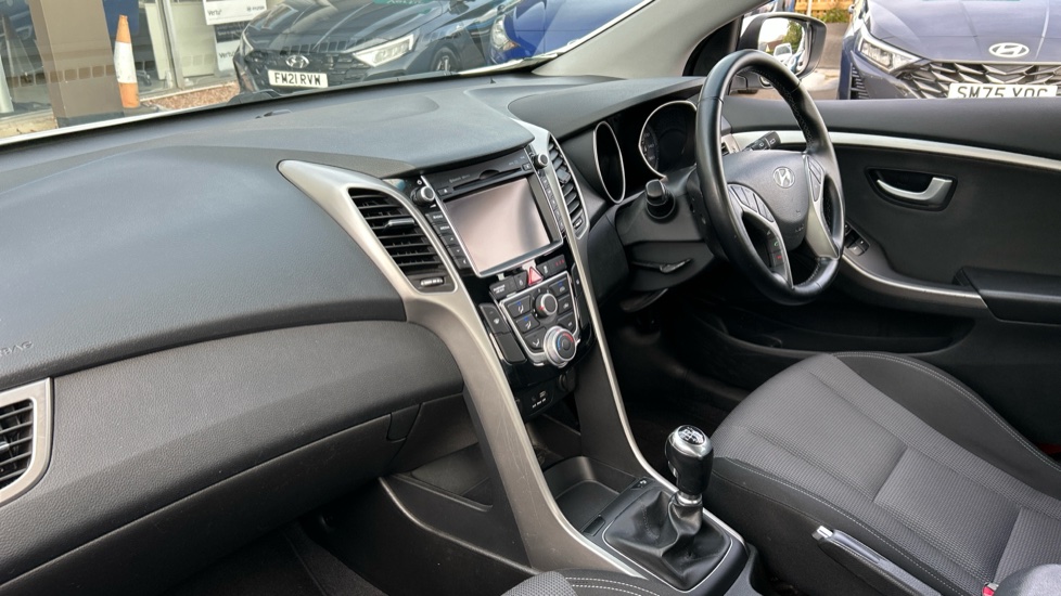 Hyundai i30 1.6 CRDi Blue Drive SE Nav 5dr Diesel Hatchback - Image 9
