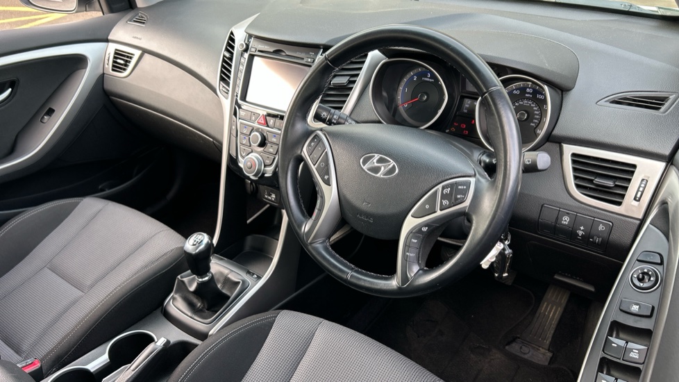 Hyundai i30 1.6 CRDi Blue Drive SE Nav 5dr Diesel Hatchback - Image 11