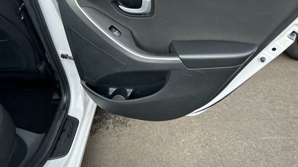 Hyundai i30 1.6 CRDi Blue Drive SE Nav 5dr Diesel Hatchback - Image 40