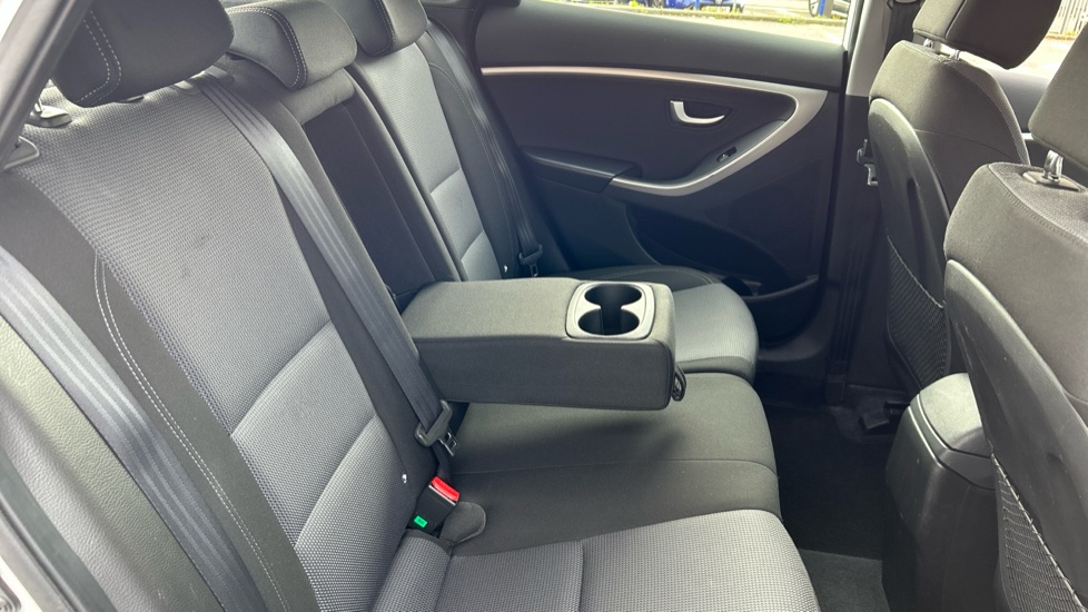 Hyundai i30 1.6 CRDi Blue Drive SE Nav 5dr Diesel Hatchback - Image 42