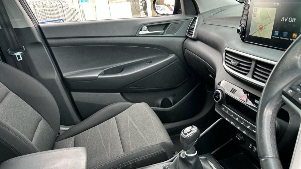 Hyundai TUCSON 1.6 TGDi 177 SE Nav 5dr 2WD Petrol Estate - Image 14