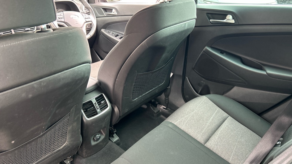 Hyundai TUCSON 1.6 TGDi 177 SE Nav 5dr 2WD Petrol Estate - Image 16