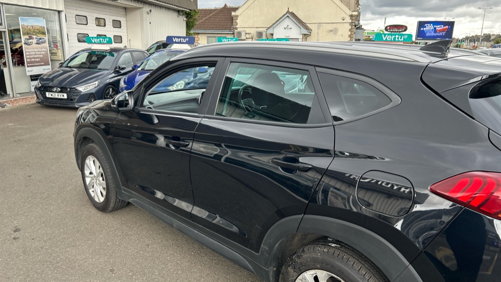 Hyundai TUCSON 1.6 TGDi 177 SE Nav 5dr 2WD Petrol Estate - Image 45