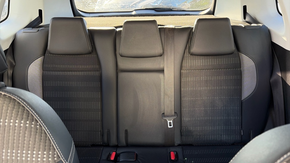 Peugeot 2008 1.6 e-HDi Allure 5dr EGC Diesel Estate - Image 15