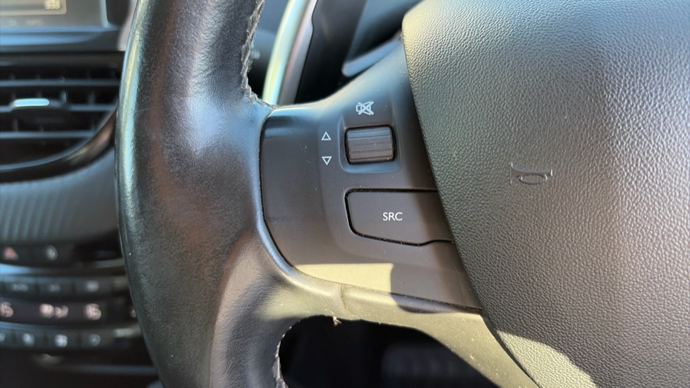 Peugeot 2008 1.6 e-HDi Allure 5dr EGC Diesel Estate - Image 21