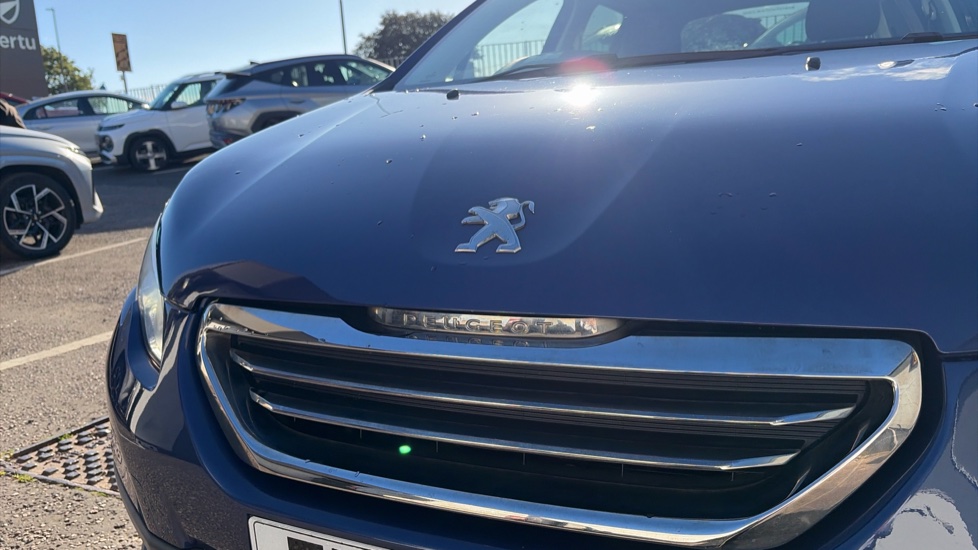 Peugeot 2008 1.6 e-HDi Allure 5dr EGC Diesel Estate - Image 35