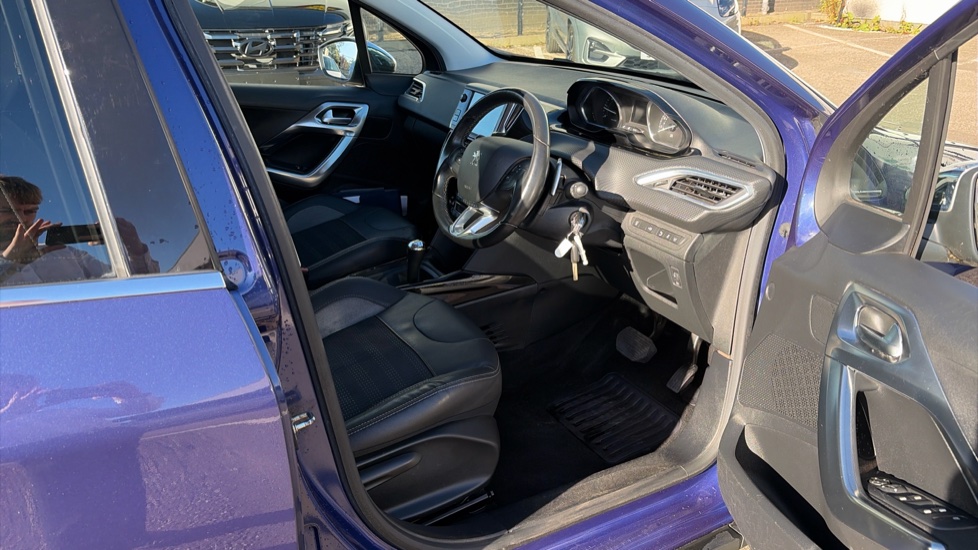 Peugeot 2008 1.6 e-HDi Allure 5dr EGC Diesel Estate - Image 40