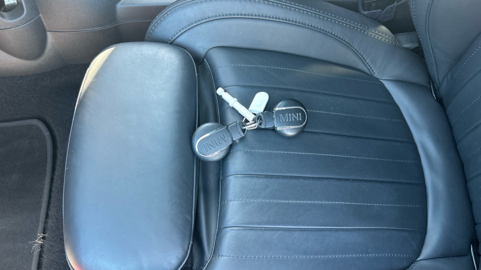 MINI Hatchback 1.5 Cooper Exclusive II 3dr Auto Petrol Hatchback - Image 20