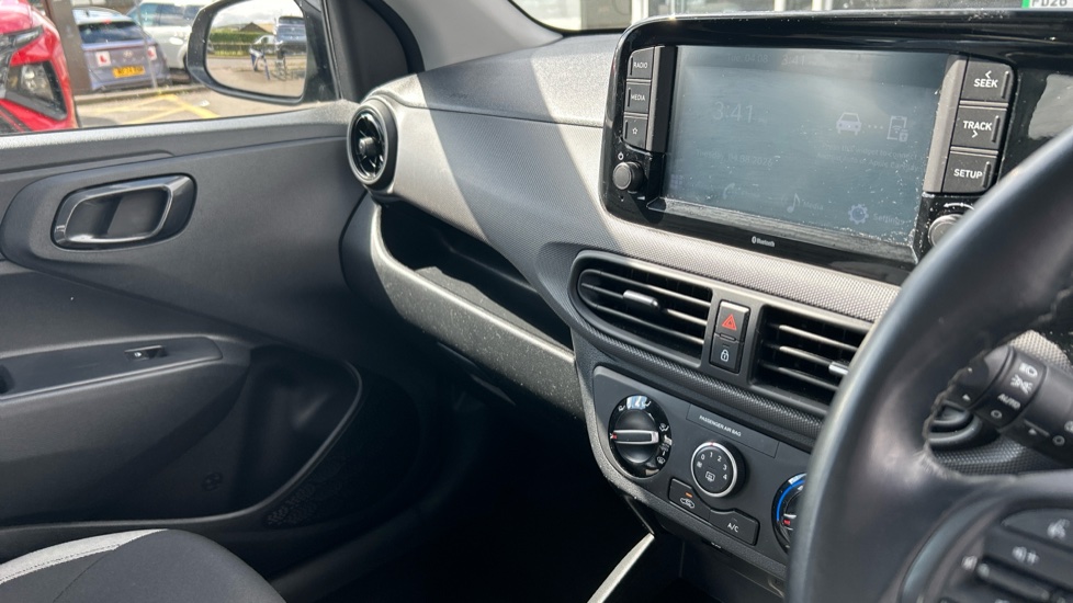 Hyundai i10 1.2 MPi SE Connect 5dr Auto Petrol Hatchback - Image 14