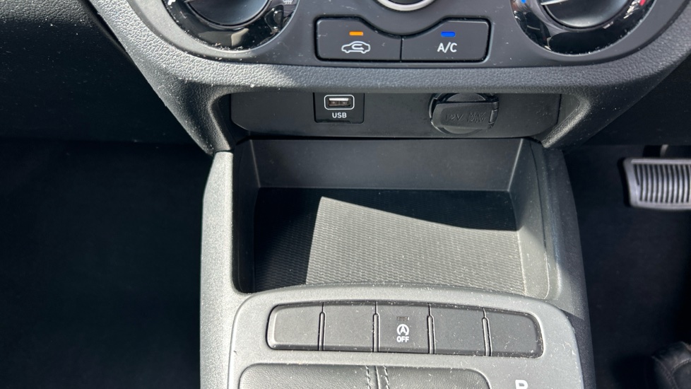Hyundai i10 1.2 MPi SE Connect 5dr Auto Petrol Hatchback - Image 24