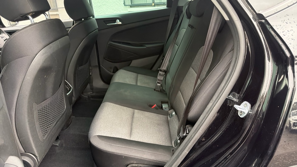 Hyundai TUCSON 1.6 GDi SE Nav 5dr 2WD Petrol Estate - Image 16