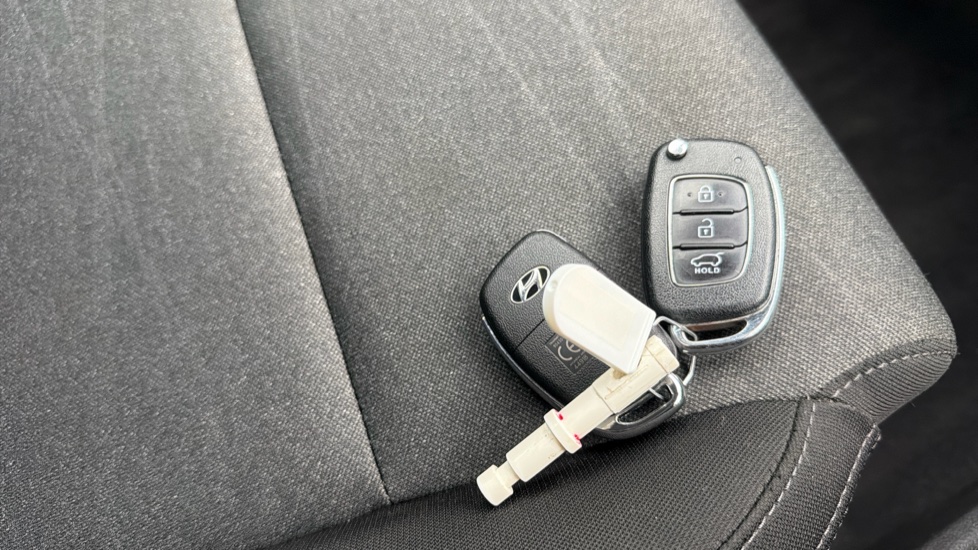 Hyundai TUCSON 1.6 GDi SE Nav 5dr 2WD Petrol Estate - Image 20
