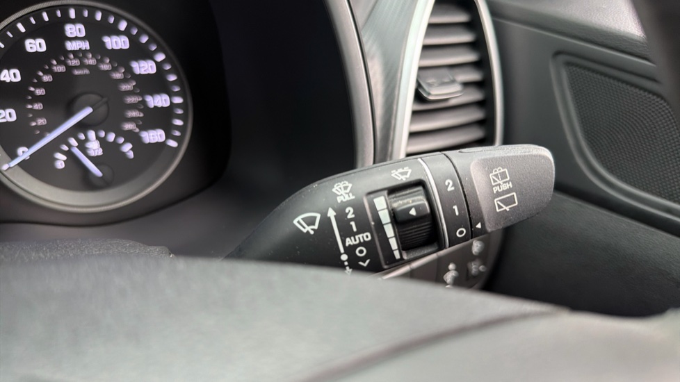 Hyundai TUCSON 1.6 GDi SE Nav 5dr 2WD Petrol Estate - Image 41