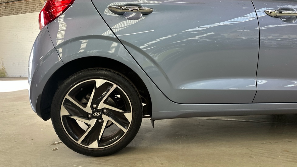 Hyundai i10 1.0 [63] Premium 5dr [Nav] Petrol Hatchback - Image 7
