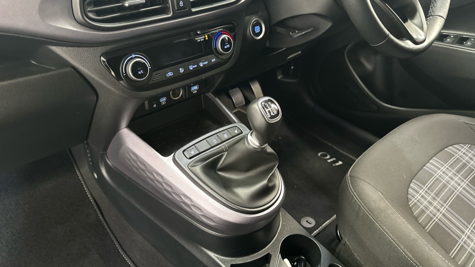 Hyundai i10 1.0 [63] Premium 5dr [Nav] Petrol Hatchback - Image 13