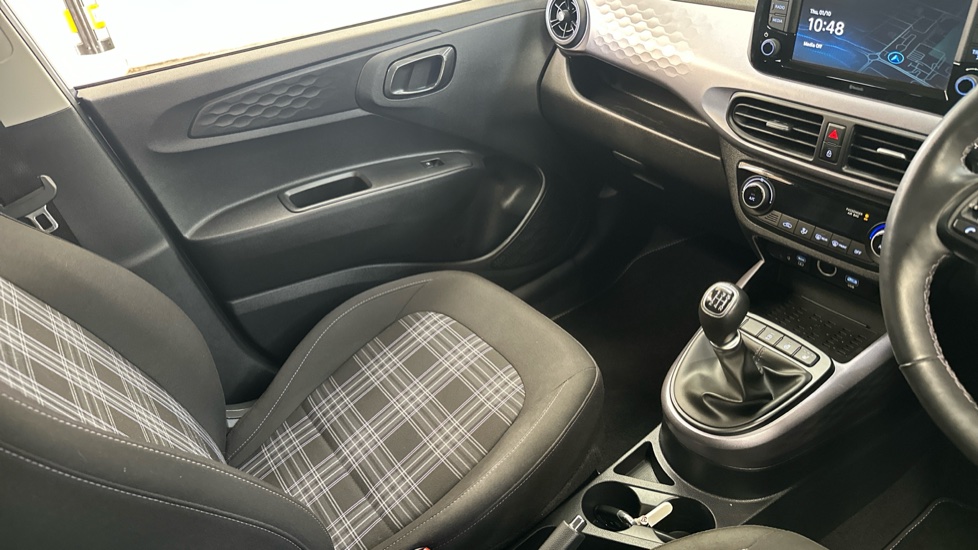 Hyundai i10 1.0 [63] Premium 5dr [Nav] Petrol Hatchback - Image 14