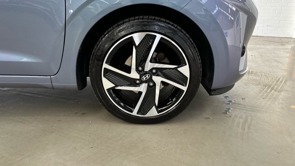 Hyundai i10 1.0 [63] Premium 5dr [Nav] Petrol Hatchback - Image 40
