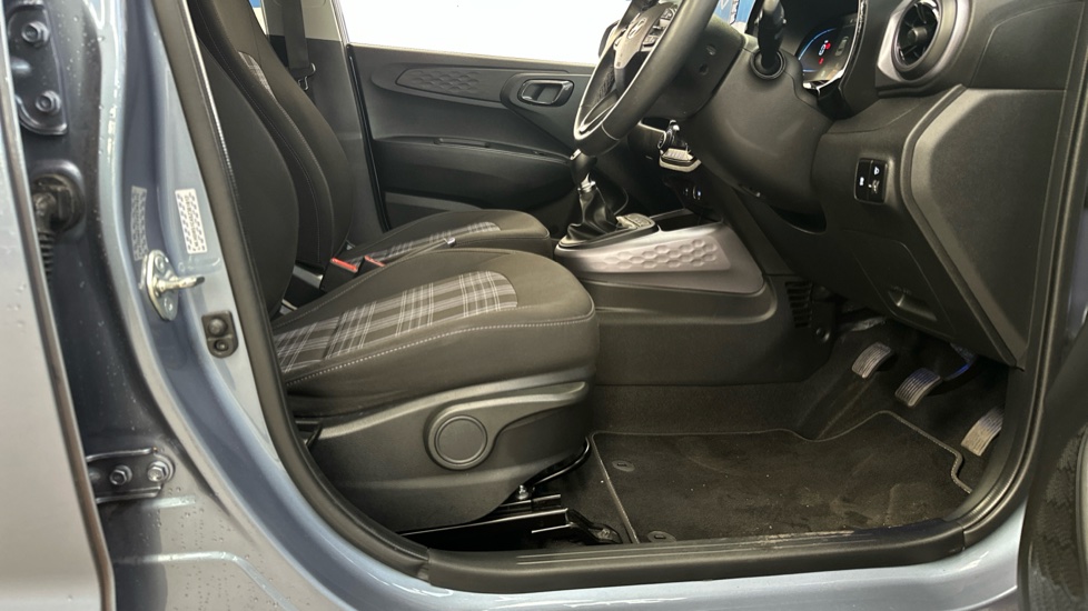 Hyundai i10 1.0 [63] Premium 5dr [Nav] Petrol Hatchback - Image 42