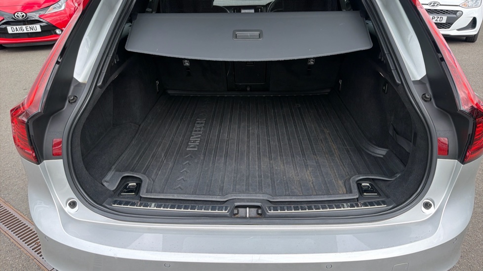 Volvo V90 2.0 B5P R DESIGN 5dr Auto Petrol Estate - Image 4