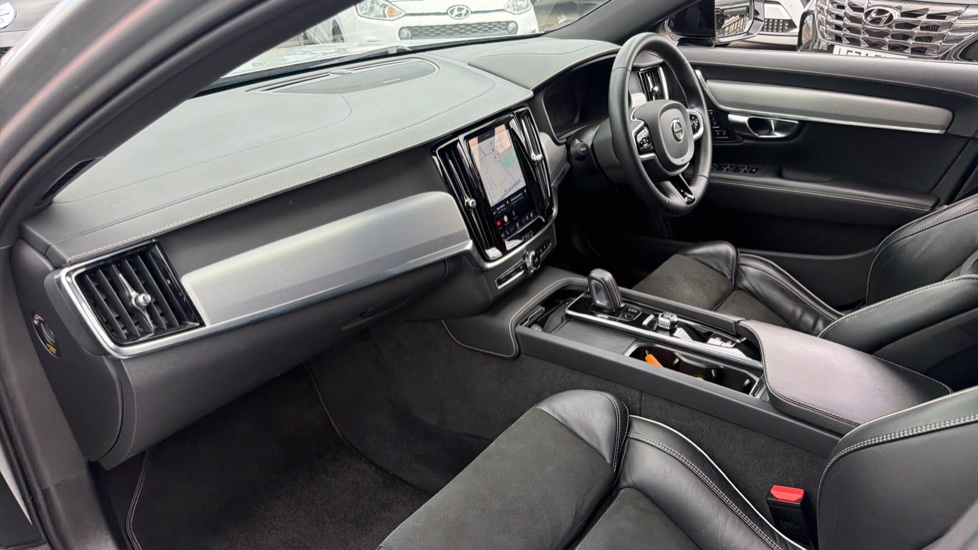 Volvo V90 2.0 B5P R DESIGN 5dr Auto Petrol Estate - Image 9