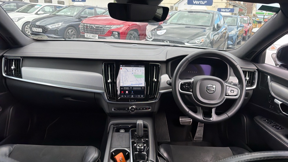 Volvo V90 2.0 B5P R DESIGN 5dr Auto Petrol Estate - Image 10