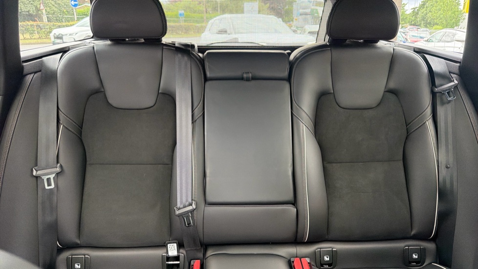 Volvo V90 2.0 B5P R DESIGN 5dr Auto Petrol Estate - Image 15
