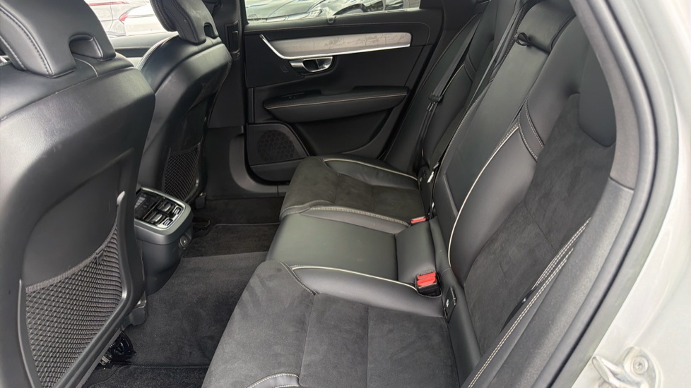 Volvo V90 2.0 B5P R DESIGN 5dr Auto Petrol Estate - Image 16